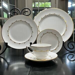 Royal Doulton Rondo H 4935 Bone China 5 Piece Place Setting Vintage Doulton & Co